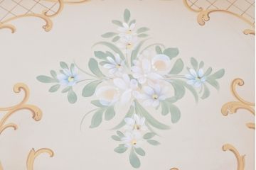 中古　美品　イタリア　SILIK(シリック)　繊細な装飾と気品あふれる佇まいが魅力的なサイドテーブル(サイドチェスト、コンソールテーブル、飾り台)(定価約140万円)(R-084710)
