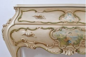 中古　美品　イタリア　SILIK(シリック)　繊細な装飾と気品あふれる佇まいが魅力的なサイドテーブル(サイドチェスト、コンソールテーブル、飾り台)(定価約140万円)(R-084710)