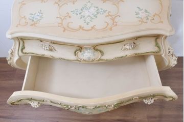 中古　美品　イタリア　SILIK(シリック)　繊細な装飾と気品あふれる佇まいが魅力的なサイドテーブル(サイドチェスト、コンソールテーブル、飾り台)(定価約140万円)(R-084710)