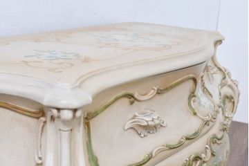 中古　美品　イタリア　SILIK(シリック)　繊細な装飾と気品あふれる佇まいが魅力的なサイドテーブル(サイドチェスト、コンソールテーブル、飾り台)(定価約140万円)(R-084710)