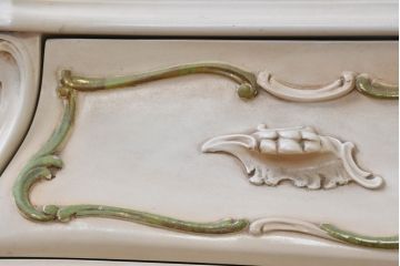 中古　美品　イタリア　SILIK(シリック)　繊細な装飾と気品あふれる佇まいが魅力的なサイドテーブル(サイドチェスト、コンソールテーブル、飾り台)(定価約140万円)(R-084710)