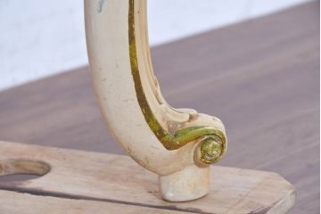 中古　美品　イタリア　SILIK(シリック)　繊細な装飾と気品あふれる佇まいが魅力的なサイドテーブル(サイドチェスト、コンソールテーブル、飾り台)(定価約140万円)(R-084710)