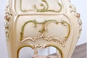 中古　美品　イタリア　SILIK(シリック)　繊細な装飾と気品あふれる佇まいが魅力的なサイドテーブル(サイドチェスト、コンソールテーブル、飾り台)(定価約140万円)(R-084710)