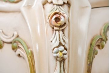 中古　美品　イタリア　SILIK(シリック)　繊細な装飾と気品あふれる佇まいが魅力的なサイドテーブル(サイドチェスト、コンソールテーブル、飾り台)(定価約140万円)(R-084710)