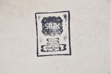 中古　美品　イタリア　SILIK(シリック)　繊細な装飾と気品あふれる佇まいが魅力的なサイドテーブル(サイドチェスト、コンソールテーブル、飾り台)(定価約140万円)(R-084710)