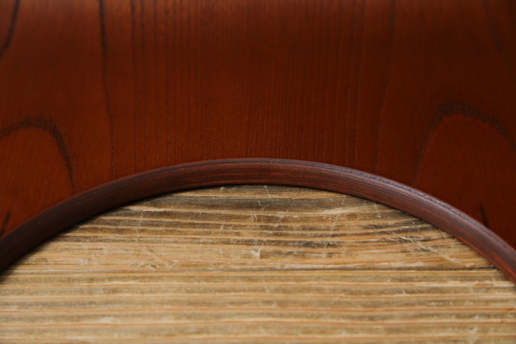 中古　美品　天童木工(Tendo)　欅材　継ぎ目のない一体感ある美しいラインが魅力の座椅子2脚セット　定価(2脚合計)約5万円　(R-084711)