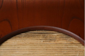 中古　美品　天童木工(Tendo)　欅材　継ぎ目のない一体感ある美しいラインが魅力の座椅子2脚セット　定価(2脚合計)約5万円　(R-084711)