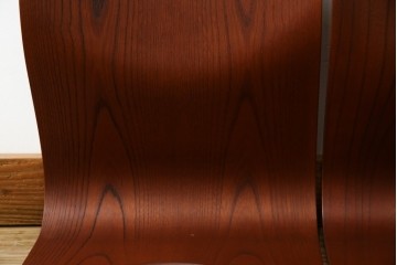 中古　美品　天童木工(Tendo)　欅材　継ぎ目のない一体感ある美しいラインが魅力の座椅子2脚セット　定価(2脚合計)約5万円　(R-084711)