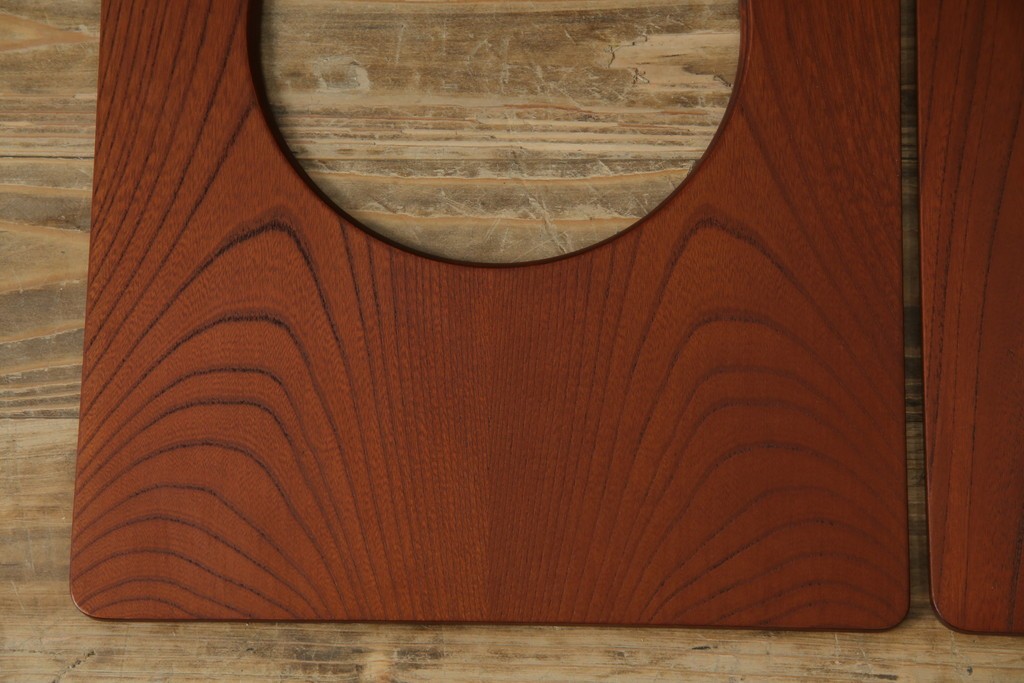 中古　美品　天童木工(Tendo)　欅材　継ぎ目のない一体感ある美しいラインが魅力の座椅子2脚セット　定価(2脚合計)約5万円　(R-084711)