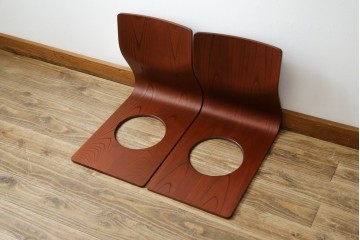 中古　美品　天童木工(Tendo)　欅材　継ぎ目のない一体感ある美しいラインが魅力の座椅子2脚セット　定価(2脚合計)約5万円　(R-084711)