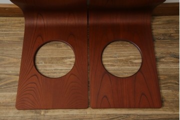 中古　美品　天童木工(Tendo)　欅材　継ぎ目のない一体感ある美しいラインが魅力の座椅子2脚セット　定価(2脚合計)約5万円　(R-084711)