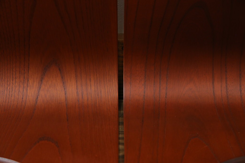 中古　美品　天童木工(Tendo)　欅材　継ぎ目のない一体感ある美しいラインが魅力の座椅子2脚セット　定価(2脚合計)約5万円　(R-084711)