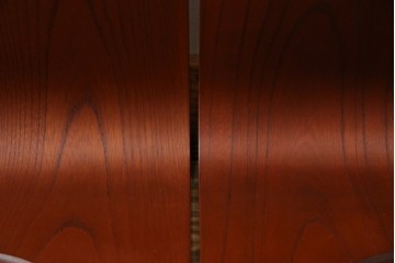 中古　美品　天童木工(Tendo)　欅材　継ぎ目のない一体感ある美しいラインが魅力の座椅子2脚セット　定価(2脚合計)約5万円　(R-084711)