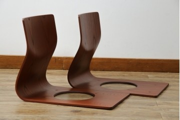 中古　美品　天童木工(Tendo)　欅材　継ぎ目のない一体感ある美しいラインが魅力の座椅子2脚セット　定価(2脚合計)約5万円　(R-084711)