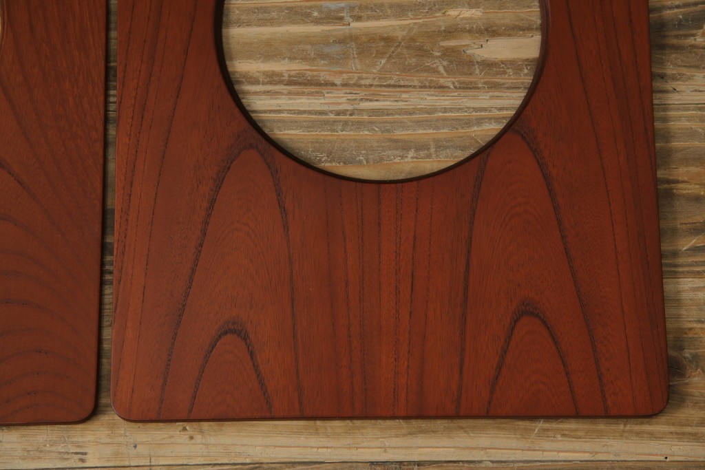 中古　美品　天童木工(Tendo)　欅材　継ぎ目のない一体感ある美しいラインが魅力の座椅子2脚セット　定価(2脚合計)約5万円　(R-084711)