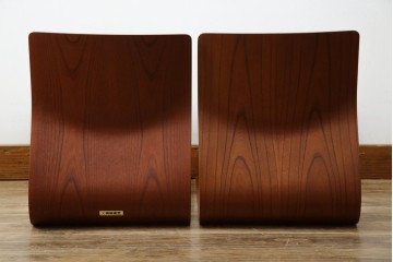 中古　美品　天童木工(Tendo)　欅材　継ぎ目のない一体感ある美しいラインが魅力の座椅子2脚セット　定価(2脚合計)約5万円　(R-084711)