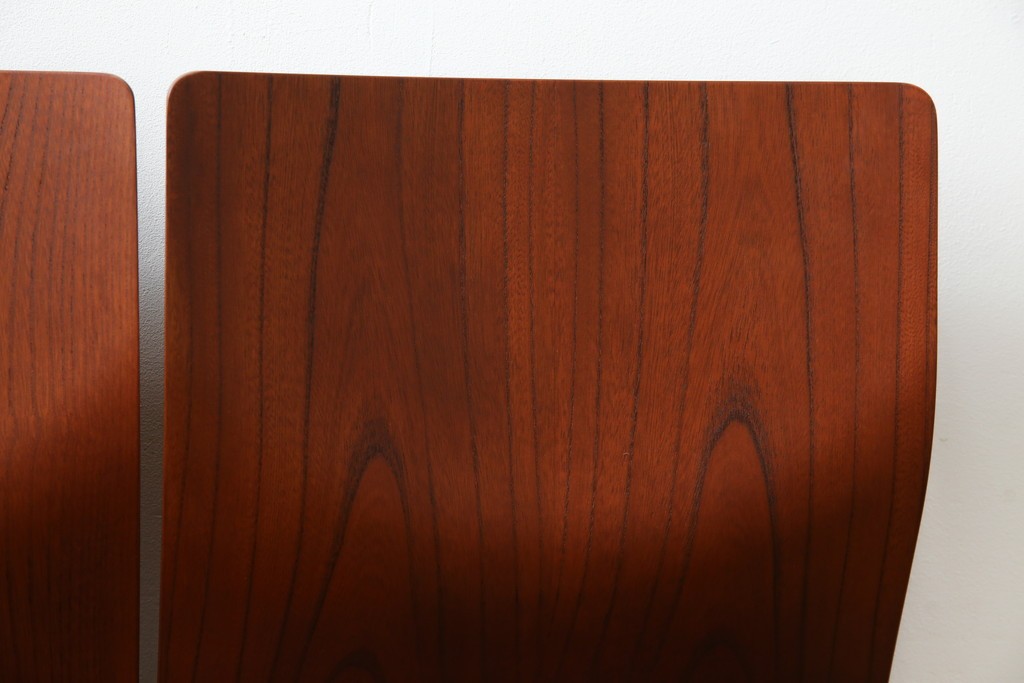 中古　美品　天童木工(Tendo)　欅材　継ぎ目のない一体感ある美しいラインが魅力の座椅子2脚セット　定価(2脚合計)約5万円　(R-084711)