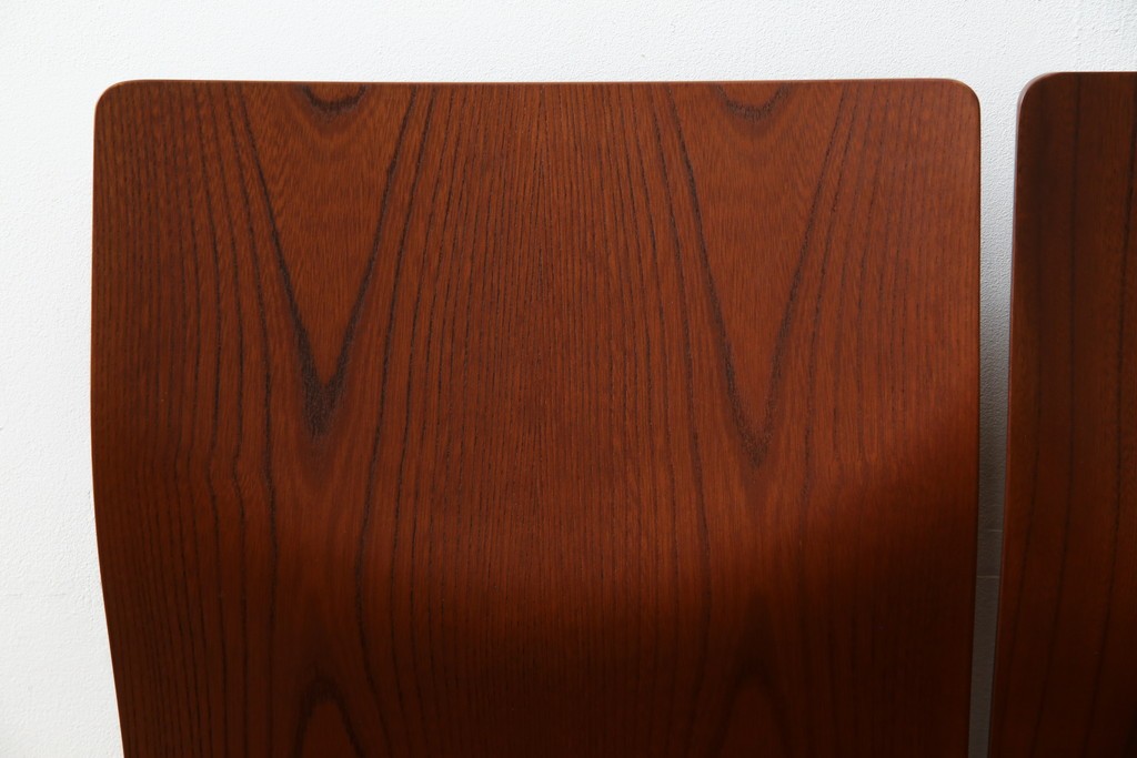 中古　美品　天童木工(Tendo)　欅材　継ぎ目のない一体感ある美しいラインが魅力の座椅子2脚セット　定価(2脚合計)約5万円　(R-084711)