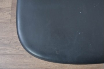 和製ヴィンテージ　天童木工(Tendo)　ブラックシートが空間に深みを与えるメンズライクなデスクチェア　(R-084713)