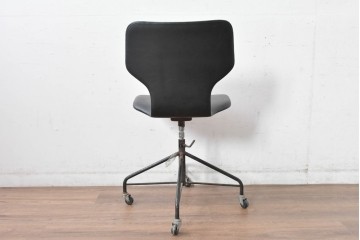 和製ヴィンテージ　天童木工(Tendo)　ブラックシートが空間に深みを与えるメンズライクなデスクチェア　(R-084713)