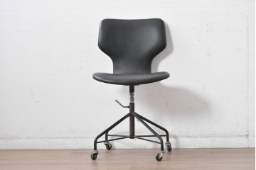 和製ヴィンテージ　天童木工(Tendo)　ブラックシートが空間に深みを与えるメンズライクなデスクチェア　(R-084713)