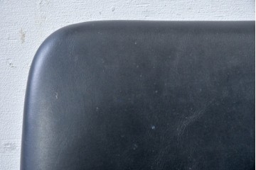 和製ヴィンテージ　天童木工(Tendo)　ブラックシートが空間に深みを与えるメンズライクなデスクチェア　(R-084713)
