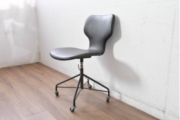 和製ヴィンテージ　天童木工(Tendo)　ブラックシートが空間に深みを与えるメンズライクなデスクチェア　(R-084713)