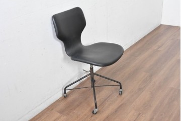 和製ヴィンテージ　天童木工(Tendo)　ブラックシートが空間に深みを与えるメンズライクなデスクチェア　(R-084713)