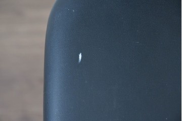 和製ヴィンテージ　天童木工(Tendo)　ブラックシートが空間に深みを与えるメンズライクなデスクチェア　(R-084713)