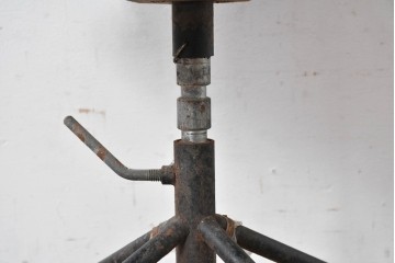 和製ヴィンテージ　天童木工(Tendo)　ブラックシートが空間に深みを与えるメンズライクなデスクチェア　(R-084713)