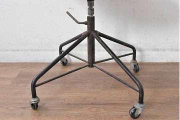 和製ヴィンテージ　天童木工(Tendo)　ブラックシートが空間に深みを与えるメンズライクなデスクチェア　(R-084713)