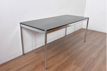 中古　美品　USMハラー(USM Haller)　ブラック天板とスチールフレームが洗練された印象のテーブル　(R-084716)