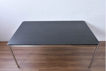 中古　美品　USMハラー(USM Haller)　ブラック天板が空間を引き締めるテーブル　(R-084717)
