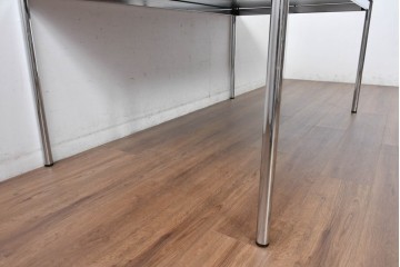 中古　美品　USMハラー(USM Haller)　ブラック天板が空間を引き締めるテーブル　(R-084717)