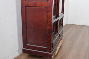 中古 美品 希少な廃番品 日向民芸家具 ミズメザクラ 和モダンデザインの格子戸付き水屋箪笥 (R-084720)