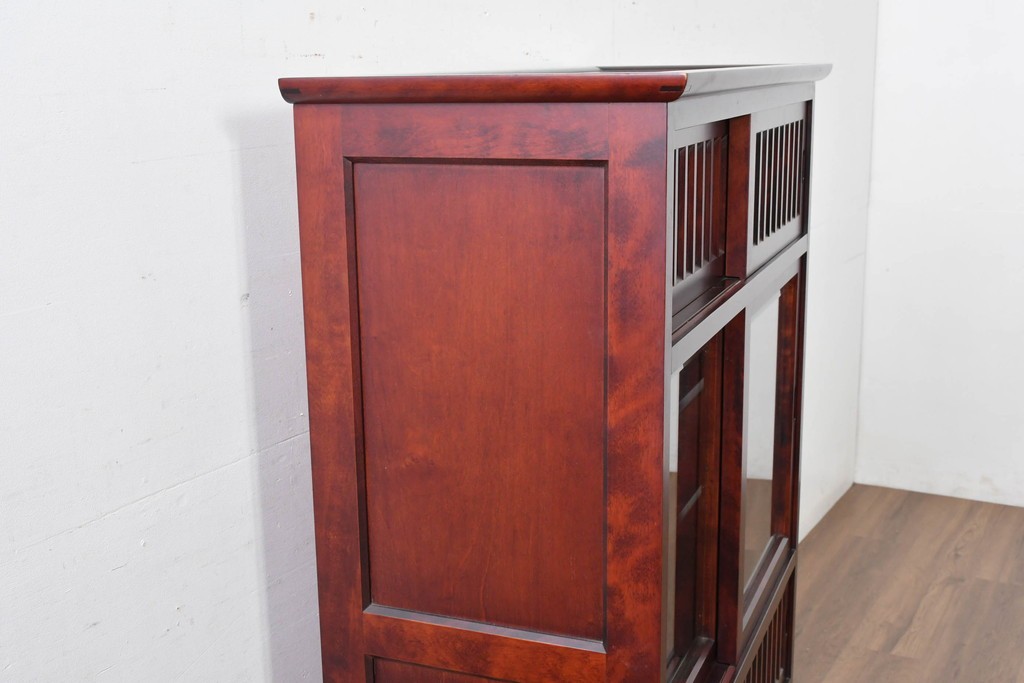 中古 美品 希少な廃番品 日向民芸家具 ミズメザクラ 和モダンデザインの格子戸付き水屋箪笥 (R-084720)