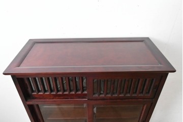 中古　美品　希少な廃番品　日向民芸家具　ミズメザクラ　和モダンデザインの格子戸付き水屋箪笥　(R-084720)