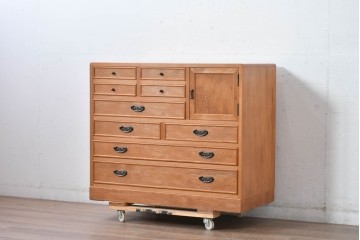 中古　美品　高級品　屋久杉　内部桐材　和・洋どちらの空間にも取り入れやすい整理箪笥　定価約65万円相当　(R-084722)