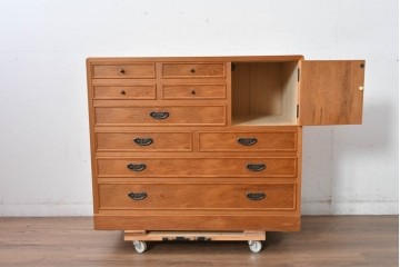 中古　美品　高級品　屋久杉　内部桐材　和・洋どちらの空間にも取り入れやすい整理箪笥　定価約65万円相当　(R-084722)