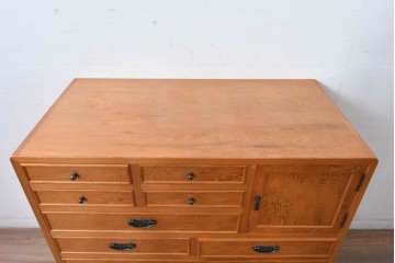 中古　美品　高級品　屋久杉　内部桐材　和・洋どちらの空間にも取り入れやすい整理箪笥　定価約65万円相当　(R-084722)
