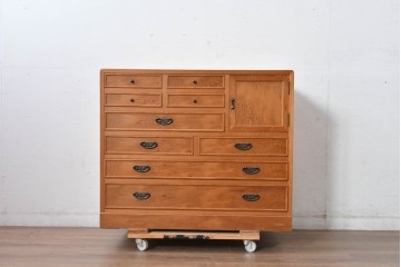 中古　美品　高級品　屋久杉　内部桐材　和・洋どちらの空間にも取り入れやすい整理箪笥　定価約65万円相当　(R-084722)