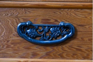 中古　美品　高級品　屋久杉　内部桐材　和・洋どちらの空間にも取り入れやすい整理箪笥　定価約65万円相当　(R-084722)