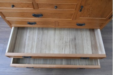 中古　美品　高級品　屋久杉　内部桐材　和・洋どちらの空間にも取り入れやすい整理箪笥　定価約65万円相当　(R-084722)