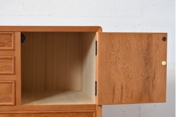 中古　美品　高級品　屋久杉　内部桐材　和・洋どちらの空間にも取り入れやすい整理箪笥　定価約65万円相当　(R-084722)