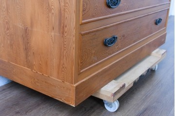 中古　美品　高級品　屋久杉　内部桐材　和・洋どちらの空間にも取り入れやすい整理箪笥　定価約65万円相当　(R-084722)