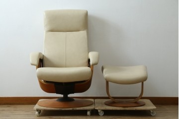 中古　美品　カリモク家具(karimoku)　ザ・ファースト(THE FIRST)　RU71　上質なくつろぎの時間を演出するリクライニングチェアとオットマンのセット　定価(セット合計)約28万円　(R-084723)