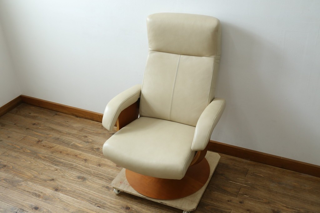 中古　美品　カリモク家具(karimoku)　ザ・ファースト(THE FIRST)　RU71　上質なくつろぎの時間を演出するリクライニングチェアとオットマンのセット　定価(セット合計)約28万円　(R-084723)