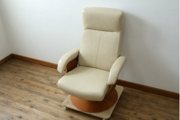 中古　美品　カリモク家具(karimoku)　ザ・ファースト(THE FIRST)　RU71　上質なくつろぎの時間を演出するリクライニングチェアとオットマンのセット　定価(セット合計)約28万円　(R-084723)