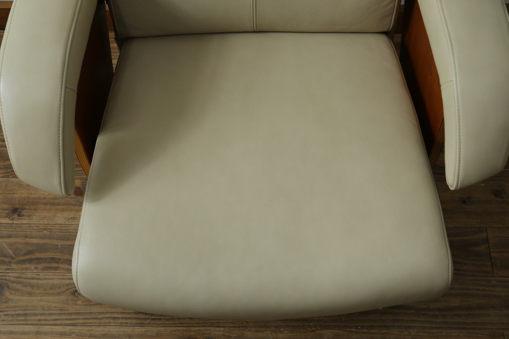 中古　美品　カリモク家具(karimoku)　ザ・ファースト(THE FIRST)　RU71　上質なくつろぎの時間を演出するリクライニングチェアとオットマンのセット　定価(セット合計)約28万円　(R-084723)