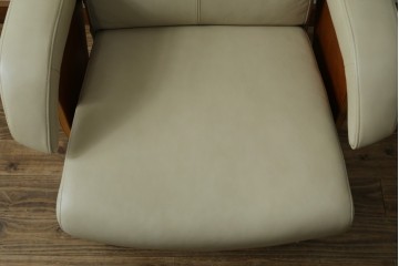 中古　美品　カリモク家具(karimoku)　ザ・ファースト(THE FIRST)　RU71　上質なくつろぎの時間を演出するリクライニングチェアとオットマンのセット　定価(セット合計)約28万円　(R-084723)